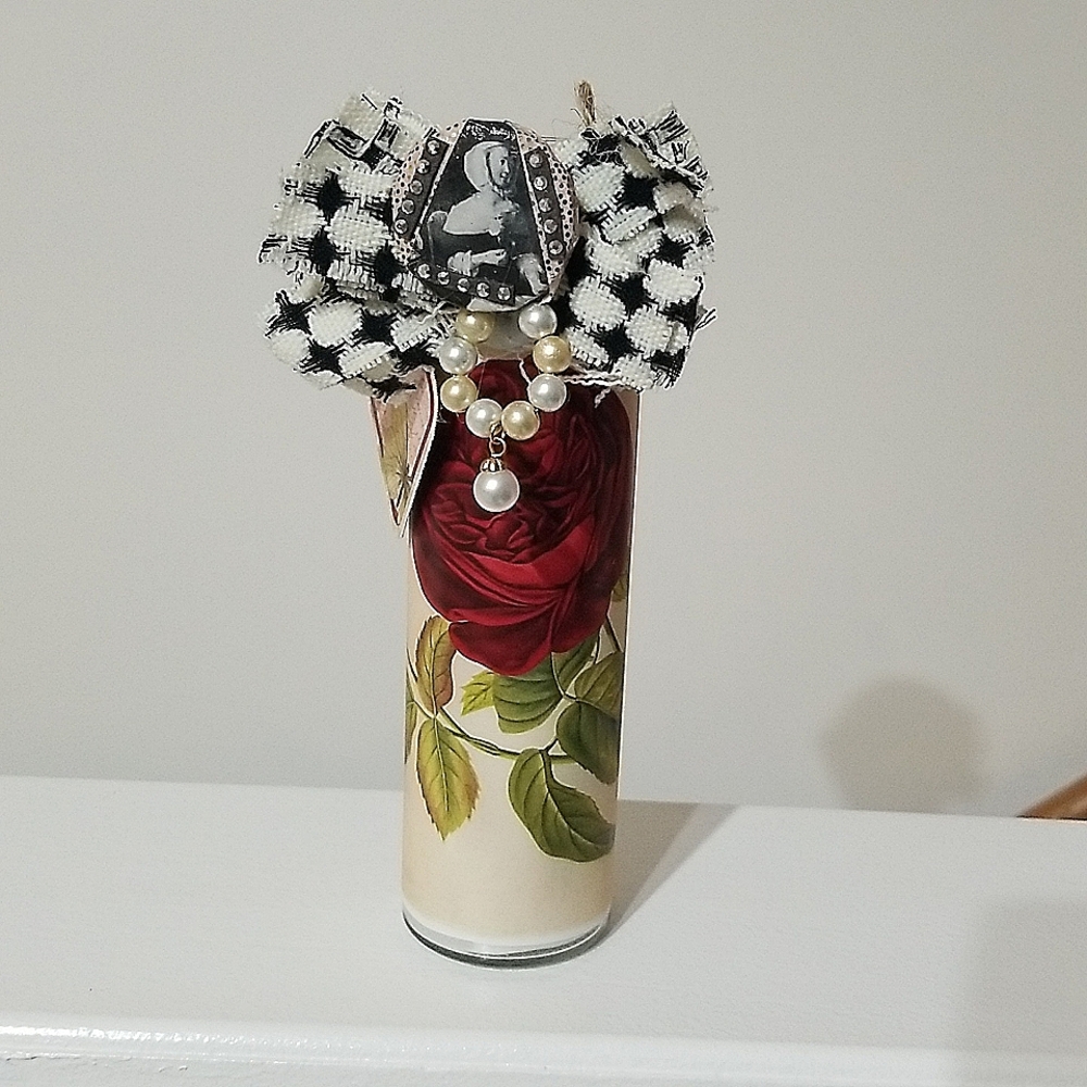 Beautiful shabby sheik Rose cameo uncented candle